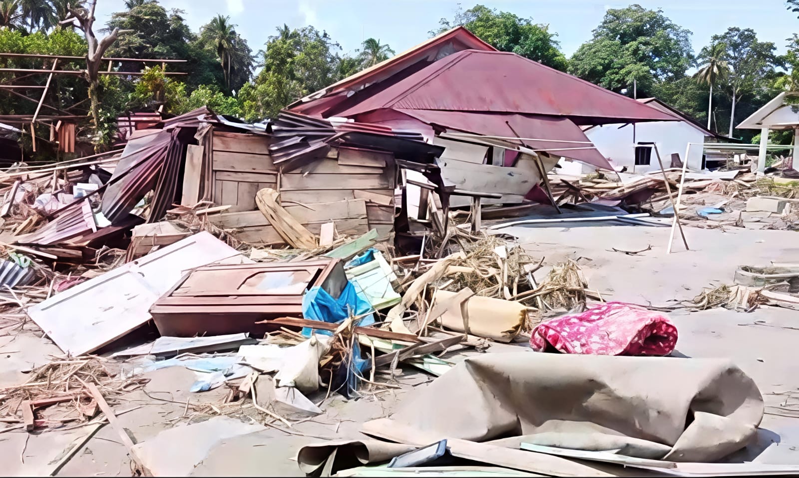IKB SMA Negeri 1 Kota Padangsidimpuan Berikan Bantuan Pada Korban Banjir Dan Tanah Longsor Di Batangtoru Dan Angkola Sangkunur - IMG 20251208 WA0005