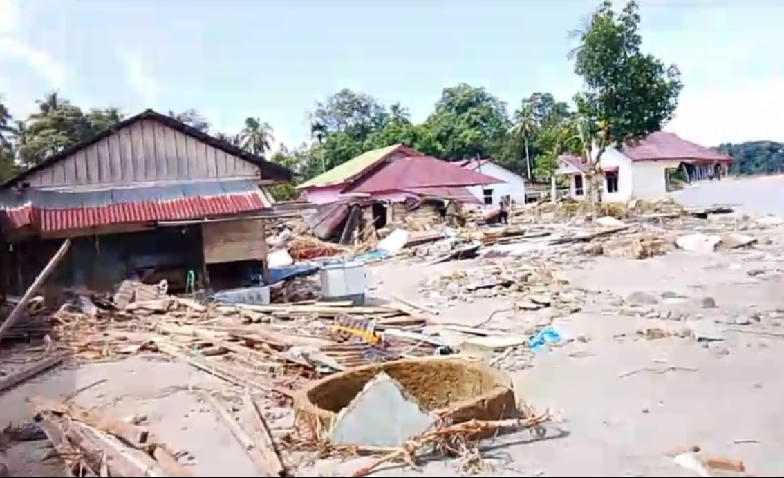IKB SMA Negeri 1 Kota Padangsidimpuan Berikan Bantuan Pada Korban Banjir Dan Tanah Longsor Di Batangtoru Dan Angkola Sangkunur - IMG 20251208 WA0006 1