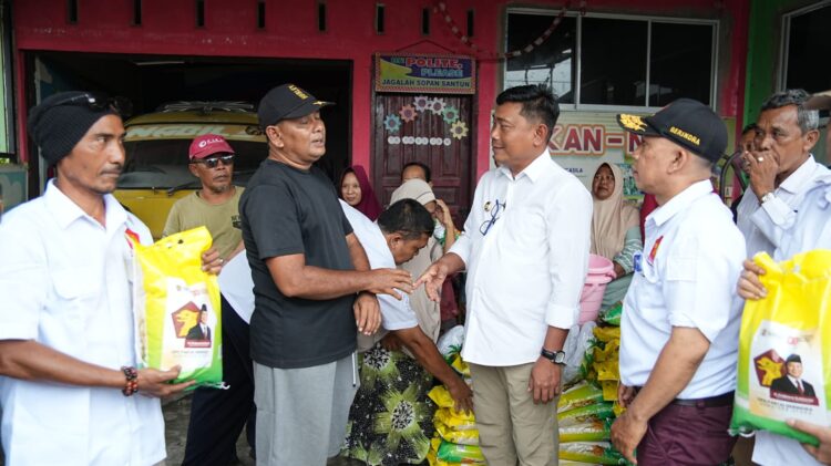Wakil Bupati Deliserdang Lom Lom Suwondo Salurkan Bantuan Untuk Warga Terdampak Banjir, Ajak Masyarakat Segera Bangkit