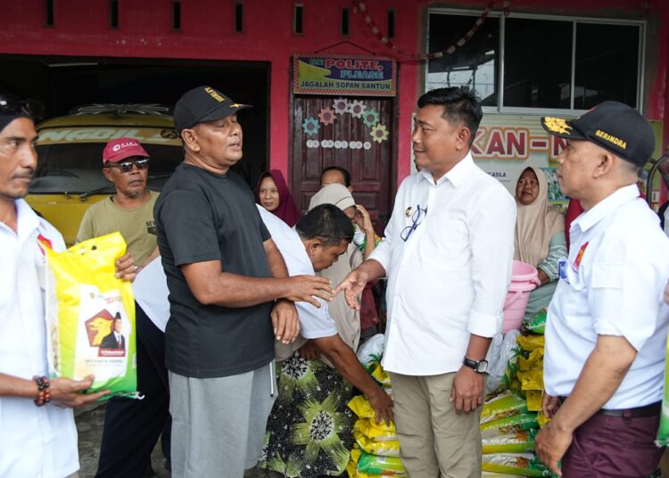 Wakil Bupati Deliserdang Lom Lom Suwondo Salurkan Bantuan Untuk Warga Terdampak Banjir, Ajak Masyarakat Segera Bangkit
