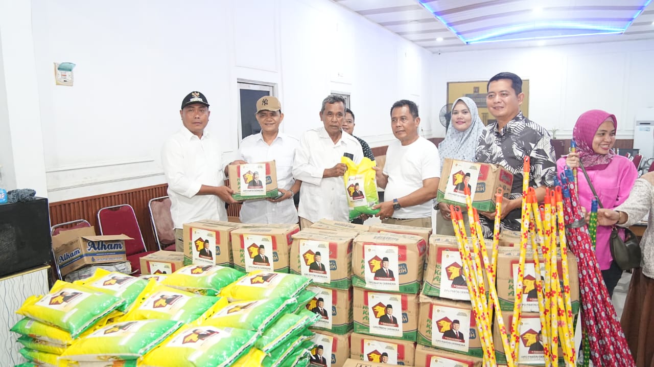 Wakil Bupati Deliserdang Lom Lom Suwondo Salurkan Bantuan Untuk Warga Terdampak Banjir, Ajak Masyarakat Segera Bangkit - IMG 20251208 WA0014