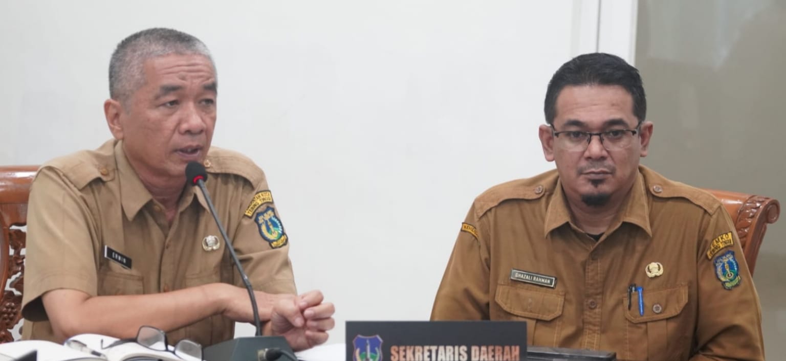 RAKOR LANJUTAN PENYERAHAN BANTUAN PASCA BANJIR, Walikota Tebingtinggi : penting serius dan cepat dalam proses pendistribusian ke warga - IMG 20251209 WA0013