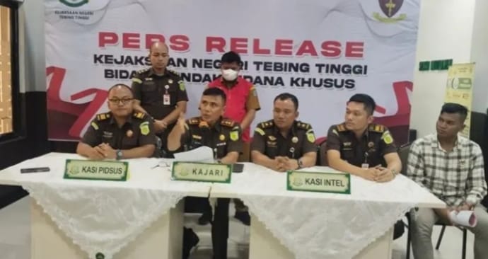 KORUPSI TERJADI LAGI DI TEBINGTINGGI, Kabid DLH Pemko Ditahan Kejaksaan Terkait Korupsi BBM Bersubsidi, Kerugian Negara Rp. 300 Juta - IMG 20251210 WA0004 1
