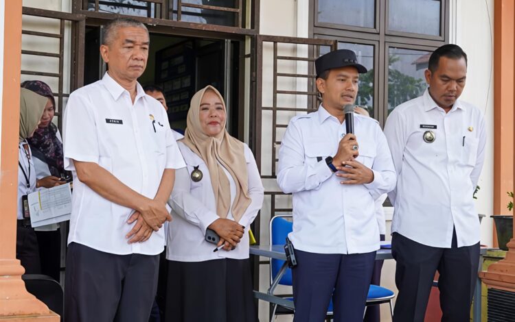 Walikota Tebingtinggi H. Iman Irdian Saragih Salurkan Bantuan Kepada Warga Terdampak Bencana Banjir 2 Walikota Tebingtinggi H. Iman Irdian Saragih Salurkan Bantuan Kepada Warga Terdampak Bencana Banjir
