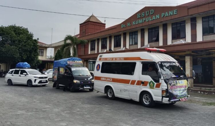 12 Tenaga Medis Dan Instalasi RS Kumpulan Pane Kota Tebingtinggi, Antar Bantuan Untuk Korban Banjir Aceh Tamiang 2 12 Tenaga Medis Dan Instalasi RS Kumpulan Pane Kota Tebingtinggi, Antar Bantuan Untuk Korban Banjir Aceh Tamiang