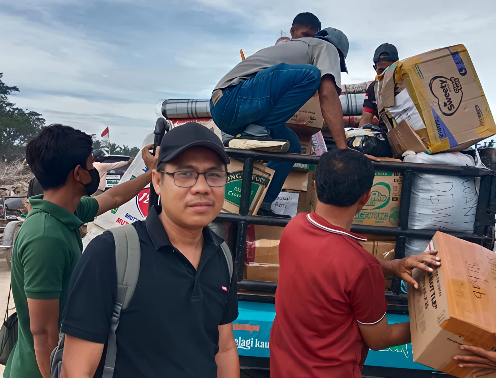 Secuil Cerita Dari Lokasi Bencana Banjir Aceh Tamiang, Mengikuti Perjalanan Tim Bantuan Kemanusiaan RSUD Kumpulan Pane Kota Tebingtinggi 4 Secuil Cerita Dari Lokasi Bencana Banjir Aceh Tamiang, Mengikuti Perjalanan Tim Bantuan Kemanusiaan RSUD Kumpulan Pane Kota Tebingtinggi - IMG 20251214 WA0003