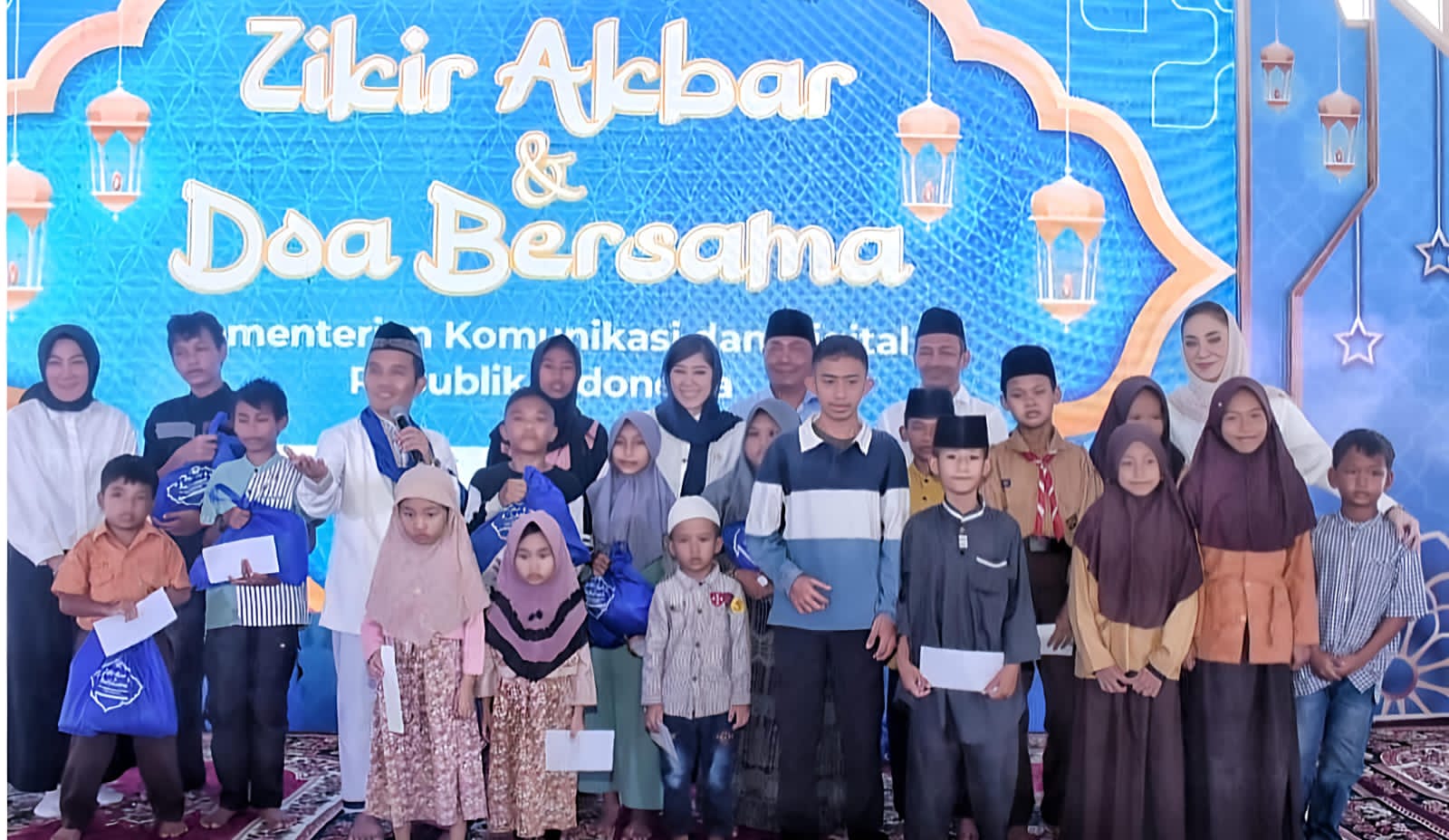 DO'A BERSAMA DAN ZIKIR AKBAR DI DELISERDANG, Hadir Menkomdigi Meutya Hafid Serta Wabup Lom Lom Suwondo Bersama Ribuan Masyarakat Terdampak Bencana Banjir - IMG 20251214 WA0017
