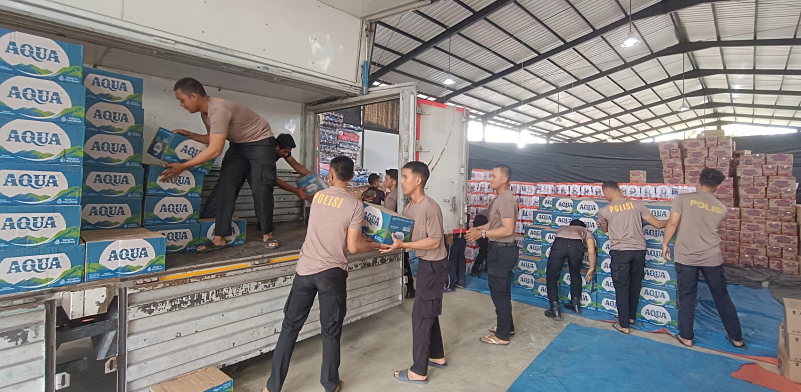 Polda Sumut Terima Bantuan Kemanusiaan dari Polda Dan Bhayangkari Kepulauan Bangka Belitung Untuk Korban Bencana - IMG 20251214 WA0027