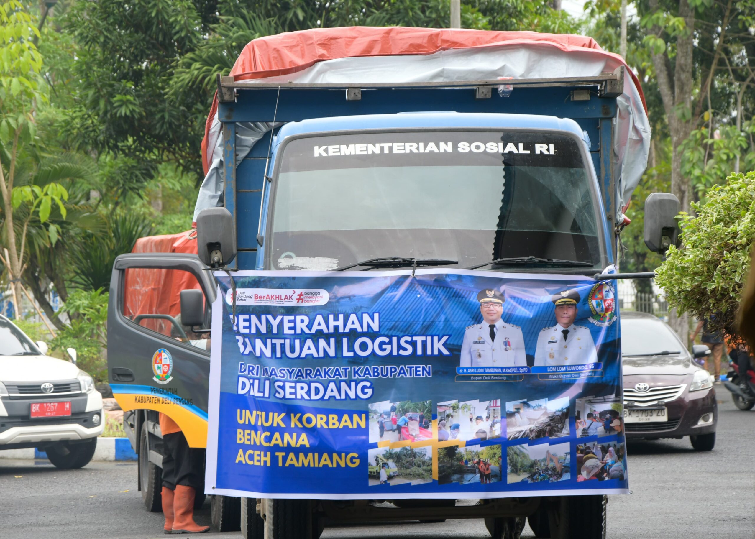 Bupati Asri Ludin Tambunan Lepas Tim Pembawa Bantuan Kemanusiaan Ke Aceh Tamiang 5 Bupati Asri Ludin Tambunan Lepas Tim Pembawa Bantuan Kemanusiaan Ke Aceh Tamiang - IMG 20251216 WA0024 scaled