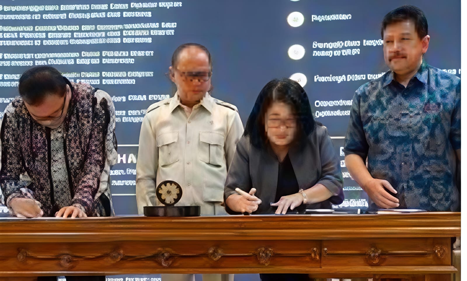 Menkomdigi Meutya Hafid Dukung MoU Bupati Deliserdang dr. Asri Ludin Tambunan Dengan Menteri KP2MI Mukhtaruddin - IMG 20251218 WA0000