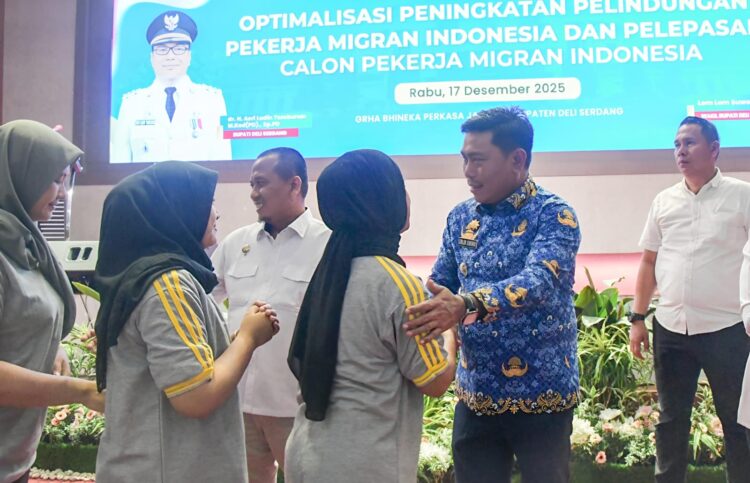 Wabup Deliserdang Lom Lom Suwondo Lepas 26 Pekerja Migran Ke Negeri Jiran Malaysia 2 Wabup Deliserdang Lom Lom Suwondo Lepas 26 Pekerja Migran Ke Negeri Jiran Malaysia