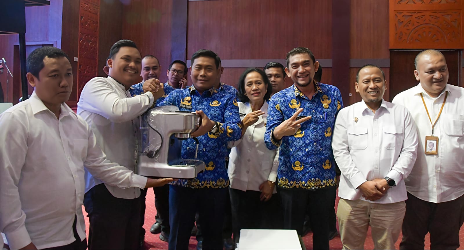 Wabup Deliserdang Lom Lom Suwondo Lepas 26 Pekerja Migran Ke Negeri Jiran Malaysia - IMG 20251218 WA0006