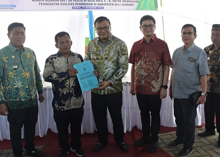 Serahkan Bantuan CSR PT. Evergreen, Bupati Asri Ludin Tambunan : Sebagai Bentuk Dukungan Peningkatan Kualitas Pendidikan Deliserdang