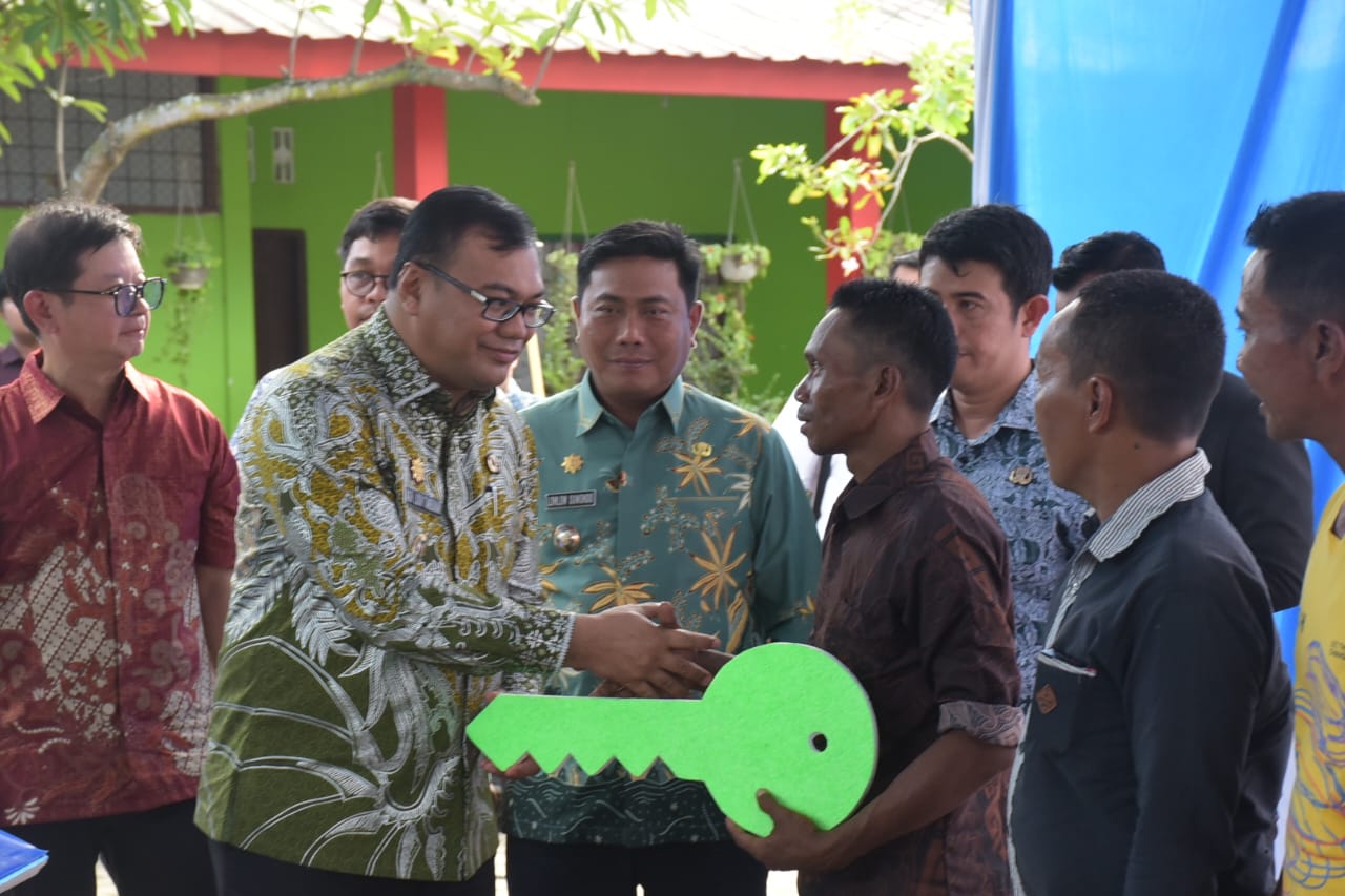 Serahkan Bantuan CSR PT. Evergreen, Bupati Asri Ludin Tambunan : Sebagai Bentuk Dukungan Peningkatan Kualitas Pendidikan Deliserdang - IMG 20251219 WA0097