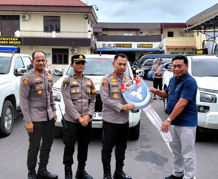 Pemkab Deli Serdang Beri Bantuan 3 Unit Kendaraan Operasional kepada Polrestabes Medan 2 Pemkab Deli Serdang Beri Bantuan 3 Unit Kendaraan Operasional kepada Polrestabes Medan