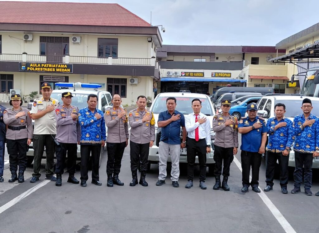 Pemkab Deli Serdang Beri Bantuan 3 Unit Kendaraan Operasional kepada Polrestabes Medan - IMG 20251220 WA0010 1