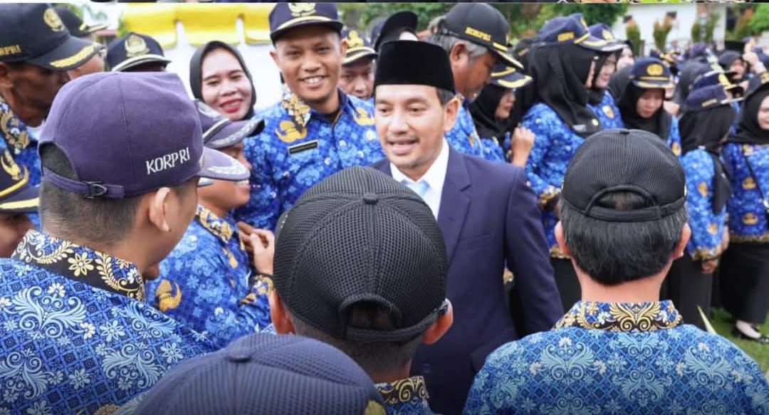 Walikota Tebingtinggi Lantik 1070 PPPK Paruh Waktu, Iman Irdian : Segera Beradaptasi Dan Tunjukkan Kinerja Terbaik Dalam Melayani Masyarakat - IMG 20251220 WA0022