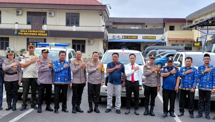 Pemkab Deli Serdang Beri Bantuan 3 Unit Kendaraan Operasional Kepada Polrestabes Medan 2 Pemkab Deli Serdang Beri Bantuan 3 Unit Kendaraan Operasional Kepada Polrestabes Medan