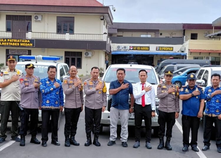 Pemkab Deli Serdang Beri Bantuan 3 Unit Kendaraan Operasional Kepada Polrestabes Medan