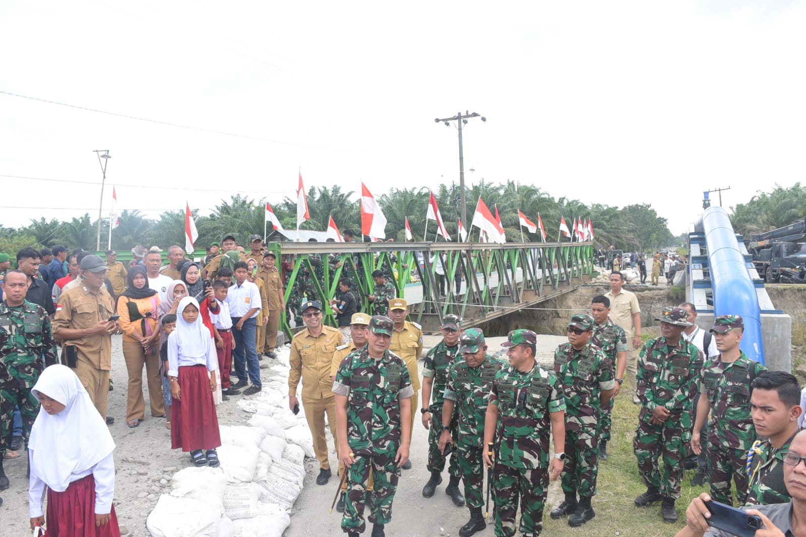 Jembatan Bailey Rampung, Aktivitas Warga 3 Desa di Hamparan Perak Diharapkan Segera Pulih - IMG 20251223 WA0015