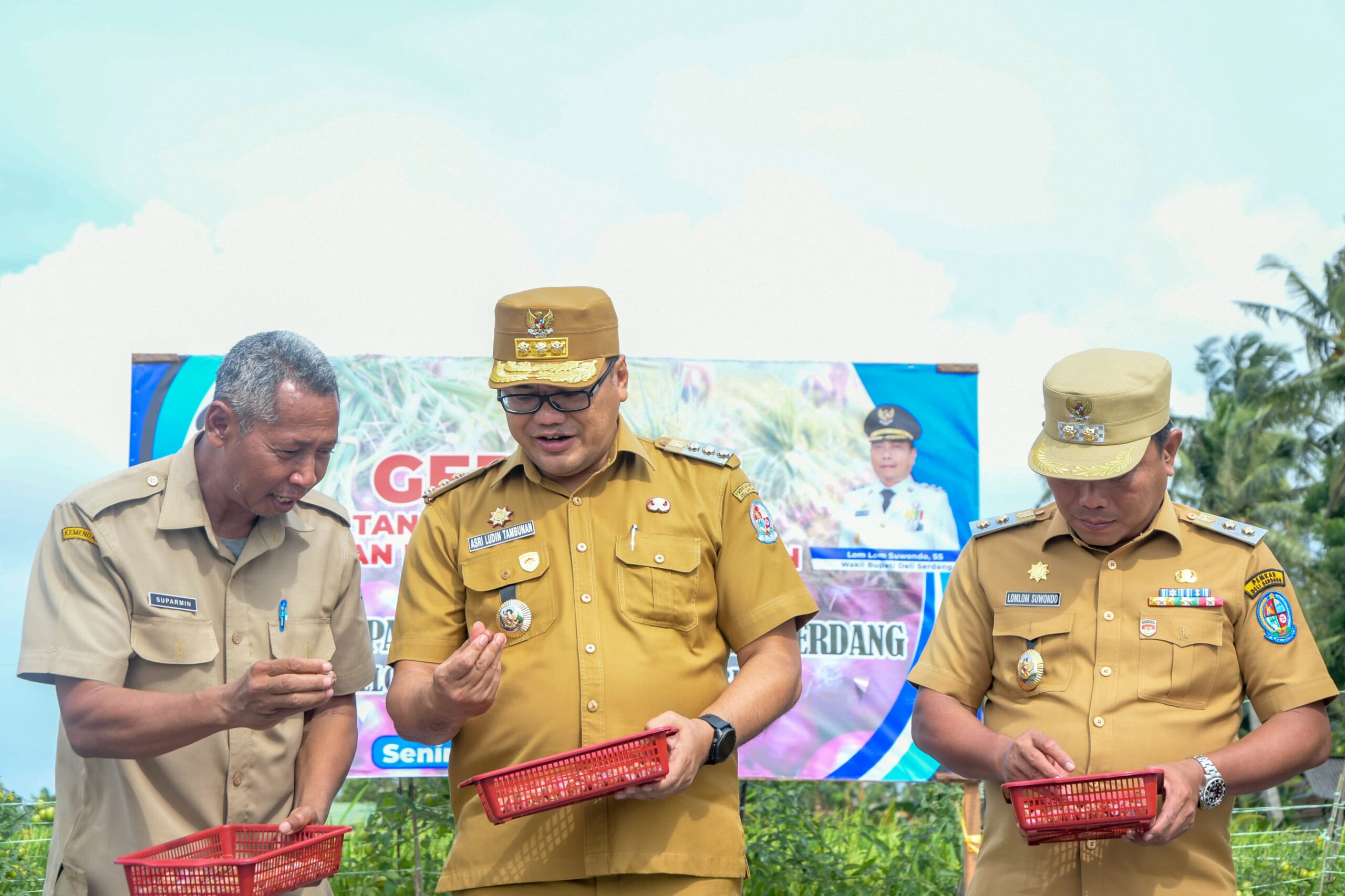 Pemkab Deliserdang Gelorakan Semangat Petani, Optimalkan Potensi Lahan Dengan Gerakan Tanam Bawang Merah - IMG 20251223 WA0020 scaled
