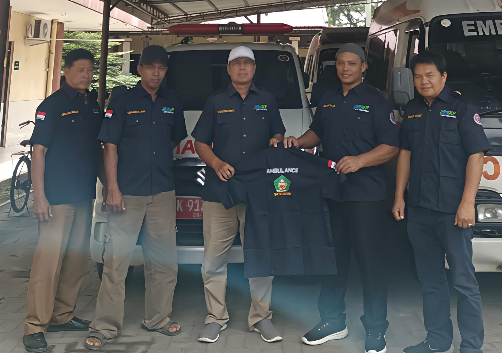 Media Online RataNews Beri Bantuan Baju Seragam Untuk Petugas Ambulance RSUD Kumpulan Pane Kota Tebingtinggi. - IMG 20251224 WA0010
