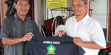 Media Online RataNews Beri Bantuan Baju Seragam Untuk Petugas Ambulance RSUD Kumpulan Pane Kota Tebingtinggi.