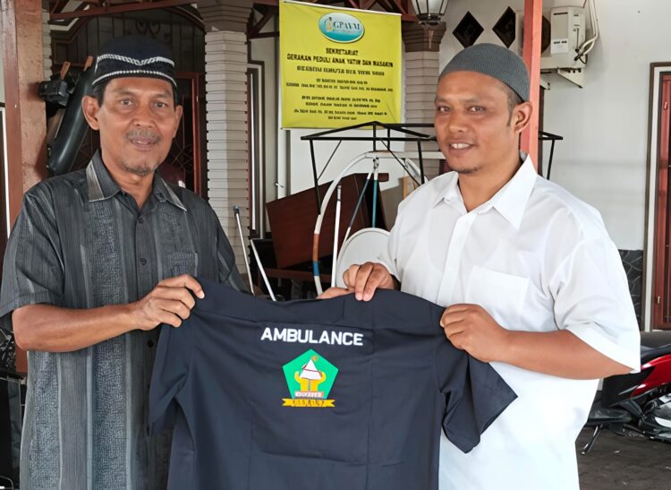 Media Online RataNews Beri Bantuan Baju Seragam Untuk Petugas Ambulance RSUD Kumpulan Pane Kota Tebingtinggi. 2 Media Online RataNews Beri Bantuan Baju Seragam Untuk Petugas Ambulance RSUD Kumpulan Pane Kota Tebingtinggi.