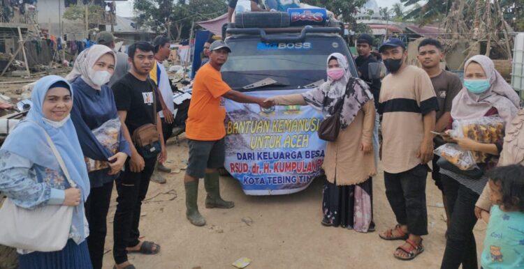 Direktur RSUD Kumpulan Pane Kota Tebingtinggi drg. Lili Marliana Pimpin Penyaluran Bantuan Bencana Aceh Tamiang