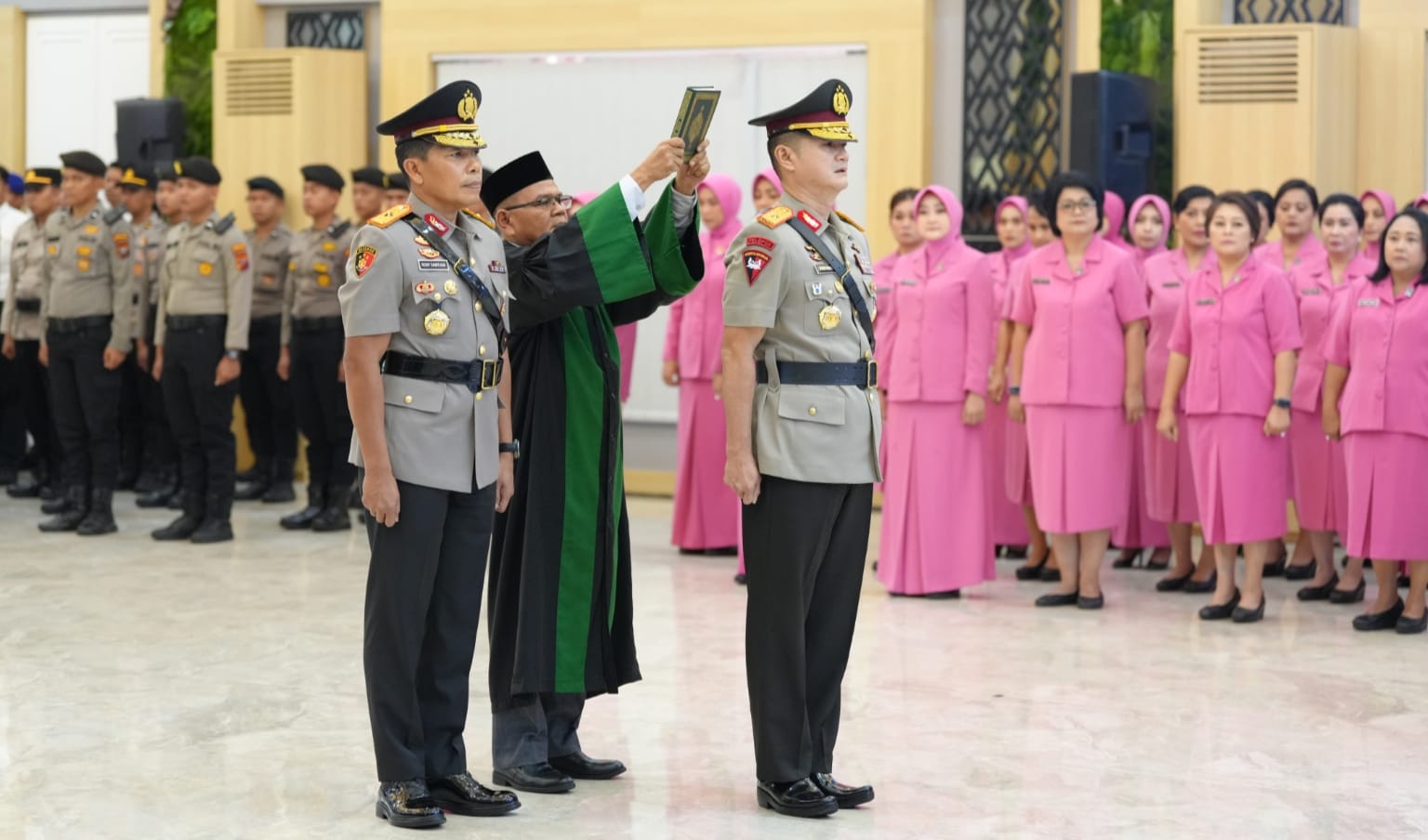 Kapolda Sumut Pimpin Sertijab dan Pengukuhan PJU Serta Kapolres Jajaran - IMG 20260110 WA0018