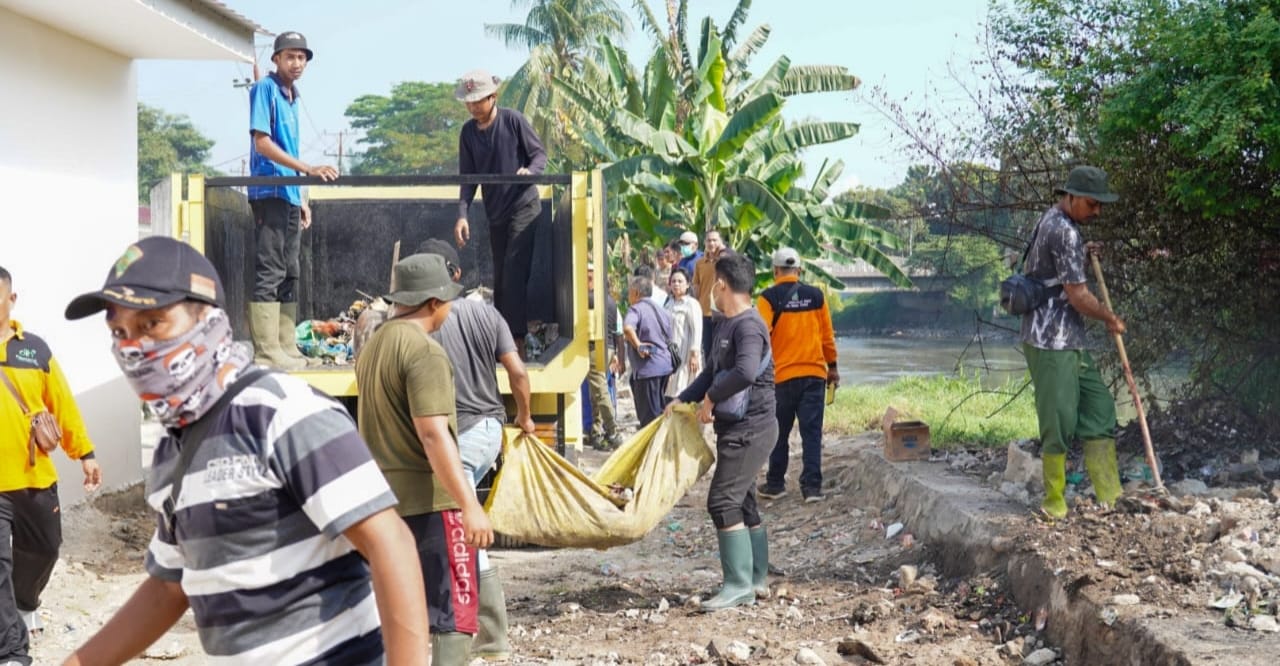 Sebelum diresmikan Walikota Pimpin ASN Gotroy Bersihkan Pasar Inpres, Kios Tidak Dijual Belikan - IMG 20260119 WA0013