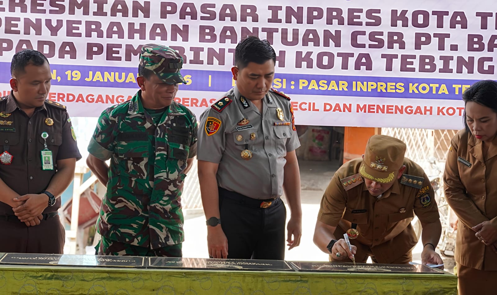 Pemko Tebingtinggi Komit Berpihak Pada Pedagang Kecil, Walikota Iman Irdian Resmikan Pasar Inpres - IMG 20260120 WA0011