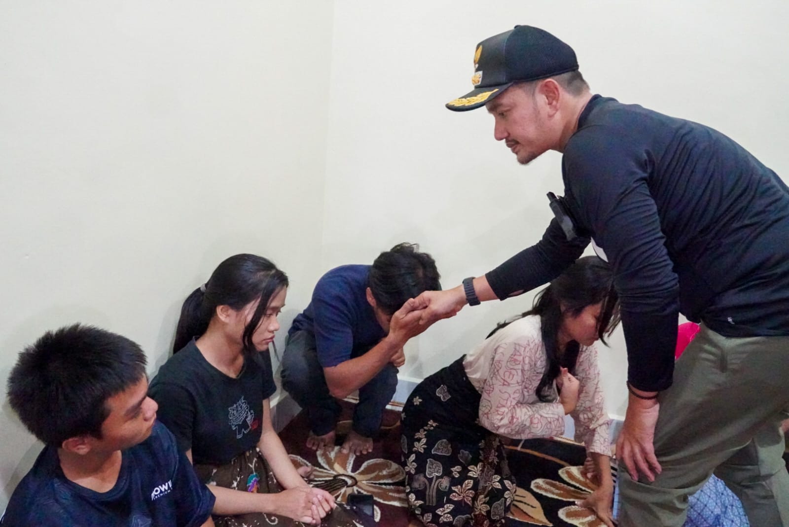 Walikota Tebingtinggi Kunjungi Keluarga Pedagang Pasar Gambir Dan Pasien RSUD, Sebagai Bentuk Rasa Empati Kepada Masyarakat - IMG 20260121 WA0037