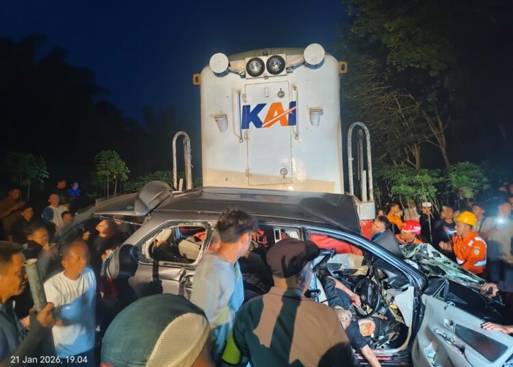 Kecelakaan Maut Di Kota Tebingtinggi, Kereta Api Tabrak Mobil 8 Tewas 1 Kritis