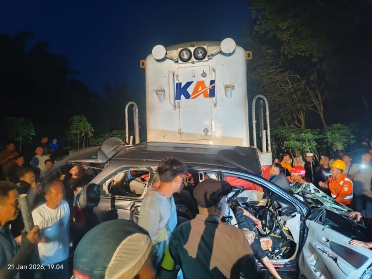 Kecelakaan Maut Di Kota Tebingtinggi, Kereta Api Tabrak Mobil 8 Tewas 1 Kritis 2 Kecelakaan Maut Di Kota Tebingtinggi, Kereta Api Tabrak Mobil 8 Tewas 1 Kritis