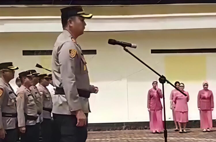 Kabag Ren Polres Pakpak Bharat Diserahterimakan, Dari AKP Suhaily Amri Hasibuan Kepada AKP Musa Sembiring 2 Kabag Ren Polres Pakpak Bharat Diserahterimakan, Dari AKP Suhaily Amri Hasibuan Kepada AKP Musa Sembiring