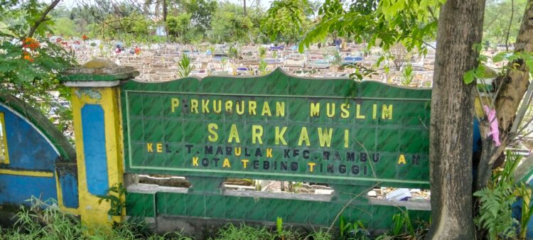 Masyarakat Kota Tebingtinggi Penuhi Pemakaman Umum, Lakukan Tradisi Ziarah Kubur Menjelang Ramadhan 1447 H 2 Masyarakat Kota Tebingtinggi Penuhi Pemakaman Umum, Lakukan Tradisi Ziarah Kubur Menjelang Ramadhan 1447 H