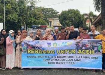 Menjelang Tradisi Meugang Ramadhan 1447 H, Keluarga Majelis Taklim Mushollah Ibnu Shina RSUD Kumpulan Pane Kota Tebingtinggi Salurkan Daging Rendang Untuk Korban Banjir Bandang Aceh Tamiang