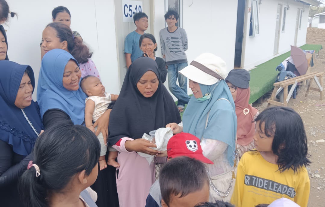 Menjelang Tradisi Meugang Ramadhan 1447 H, Keluarga Majelis Taklim Mushollah Ibnu Shina RSUD Kumpulan Pane Kota Tebingtinggi Salurkan Daging Rendang Untuk Korban Banjir Bandang Aceh Tamiang 6 Menjelang Tradisi Meugang Ramadhan 1447 H, Keluarga Majelis Taklim Mushollah Ibnu Shina RSUD Kumpulan Pane Kota Tebingtinggi Salurkan Daging Rendang Untuk Korban Banjir Bandang Aceh Tamiang - IMG 20260217 WA0022
