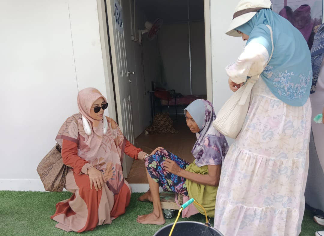 Menjelang Tradisi Meugang Ramadhan 1447 H, Keluarga Majelis Taklim Mushollah Ibnu Shina RSUD Kumpulan Pane Kota Tebingtinggi Salurkan Daging Rendang Untuk Korban Banjir Bandang Aceh Tamiang 9 Menjelang Tradisi Meugang Ramadhan 1447 H, Keluarga Majelis Taklim Mushollah Ibnu Shina RSUD Kumpulan Pane Kota Tebingtinggi Salurkan Daging Rendang Untuk Korban Banjir Bandang Aceh Tamiang - IMG 20260217 WA0024