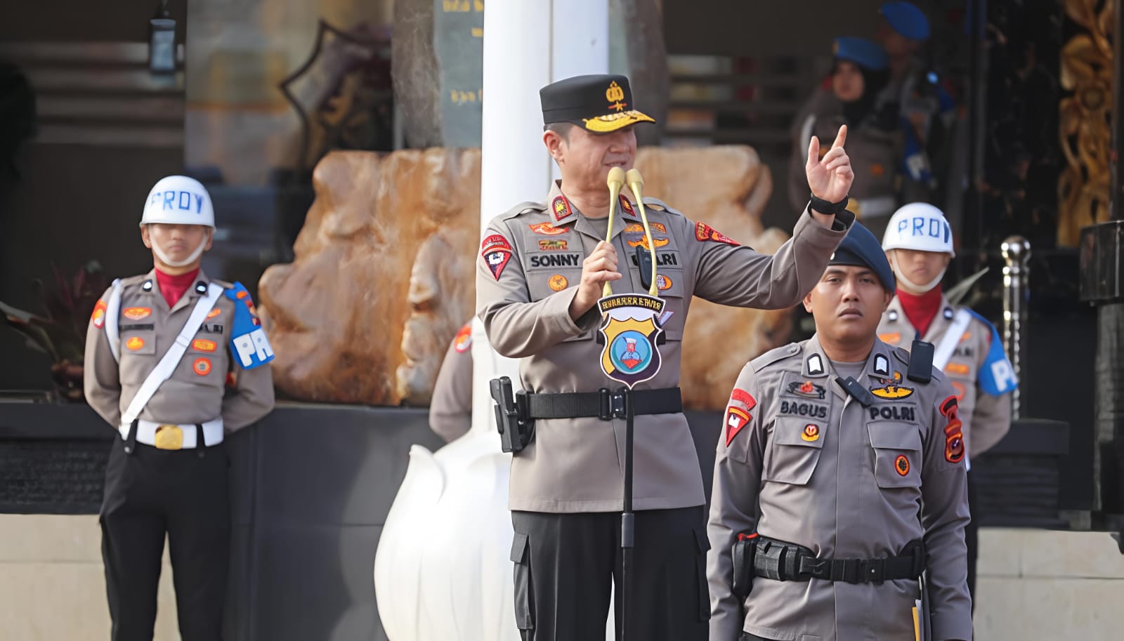 136 Personel Polda Sumut Dianugrahi Satyalancana Merupakan Apresiasi Negara, Tegaskan Komitmen Profesional 3 136 Personel Polda Sumut Dianugrahi Satyalancana Merupakan Apresiasi Negara, Tegaskan Komitmen Profesional - IMG 20260219 WA0001