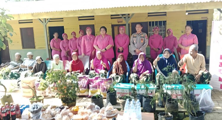 Ketua Bhayangkari Cabang Polresta Deliserdang Kunjungi Rumah Jompo Wreda Sei. Putih, Berikan Tali Asih 2 Ketua Bhayangkari Cabang Polresta Deliserdang Kunjungi Rumah Jompo Wreda Sei. Putih, Berikan Tali Asih