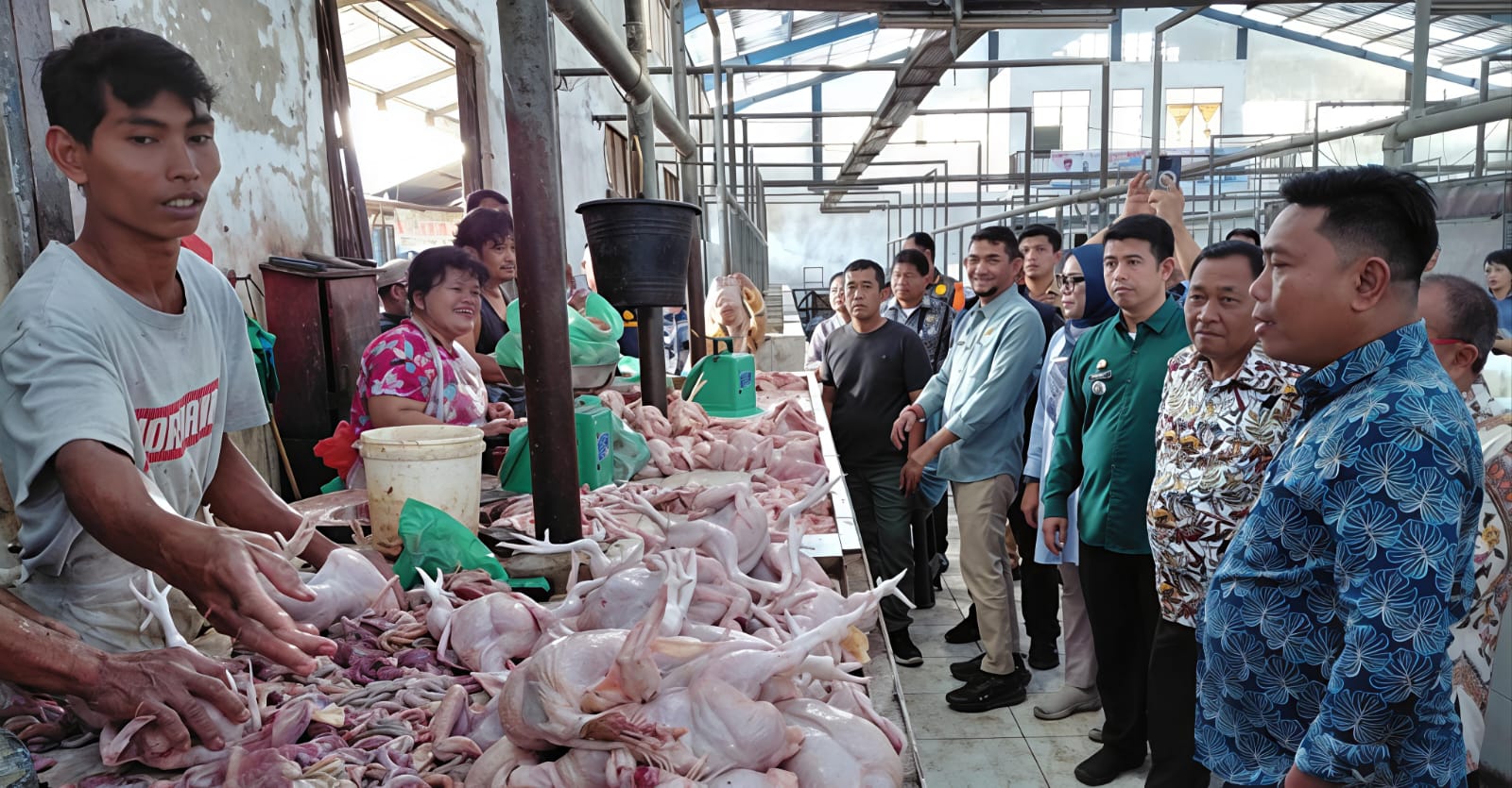 Wabup DS Lom Lom Suwondo Sidak, Harga Kebutuhan Pokok Ramadhan dan Idul Fitri Stabil 3 Wabup DS Lom Lom Suwondo Sidak, Harga Kebutuhan Pokok Ramadhan dan Idul Fitri Stabil - IMG 20260220 WA0027