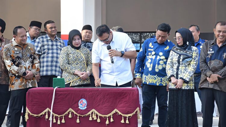 Bupati dan Wakilnya Resmikan Kantor Damkar Deliserdang 2 Bupati dan Wakilnya Resmikan Kantor Damkar Deliserdang