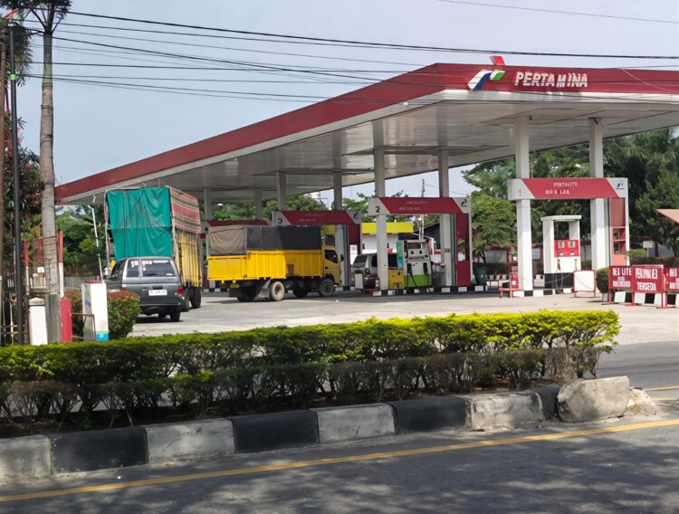 Di SPBU Rantaulaban Kota Tebingtinggi, Boleh Beli Pertalite Pakai Botol Air Mineral Asal Tauke Tak Ditempat