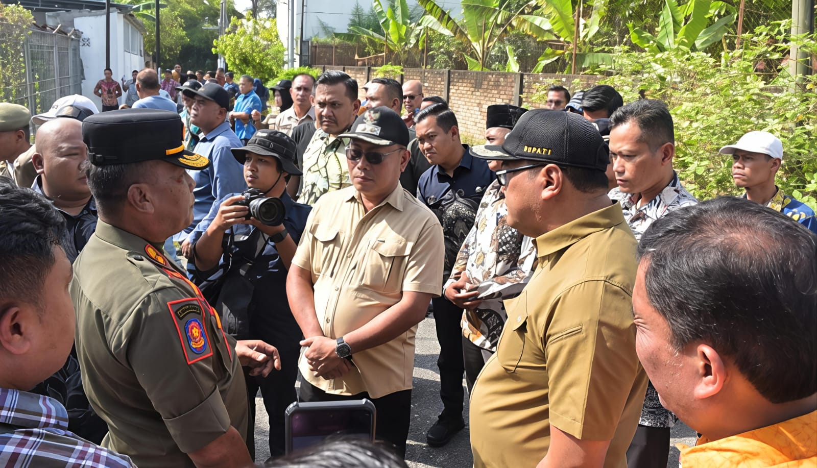 Bupati Deliserdang Bersama Wabup Pimpin Tim Gabungan Tertibkan Tower Tidak Miliki PBG - IMG 20260228 WA0002