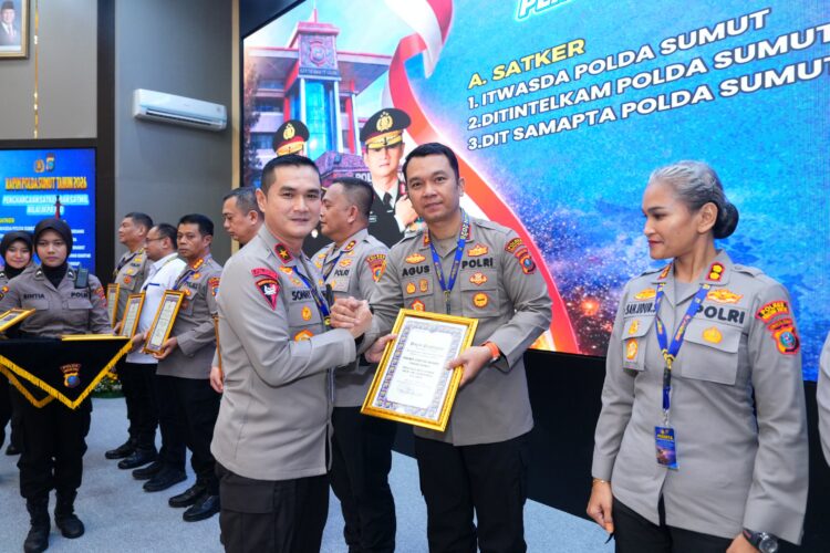 Polres Pakpak Bharat Menerima Penghargaan Bidang Indikator Kinerja Pelaksanaan Anggaran Dari Kapoldasu 2 Polres Pakpak Bharat Menerima Penghargaan Bidang Indikator Kinerja Pelaksanaan Anggaran Dari Kapoldasu