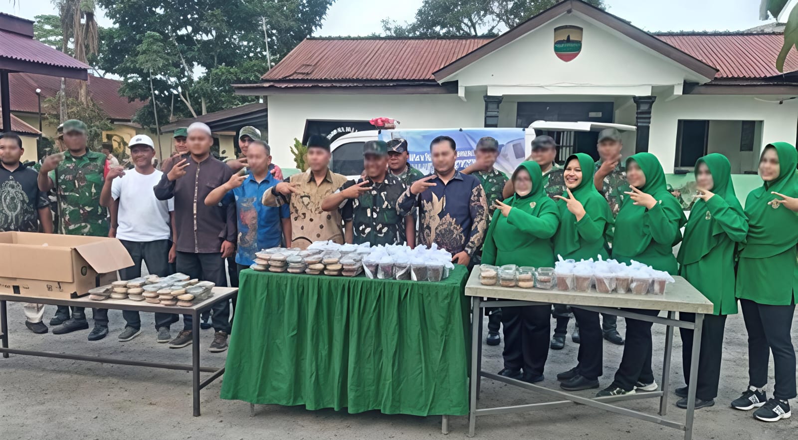 Camat Galang Bersama Forkopimca Dan Kepala SMK Bagikan Takjil Gratis Kepada Masyarakat 3 Camat Galang Bersama Forkopimca Dan Kepala SMK Bagikan Takjil Gratis Kepada Masyarakat - IMG 20260301 WA0003