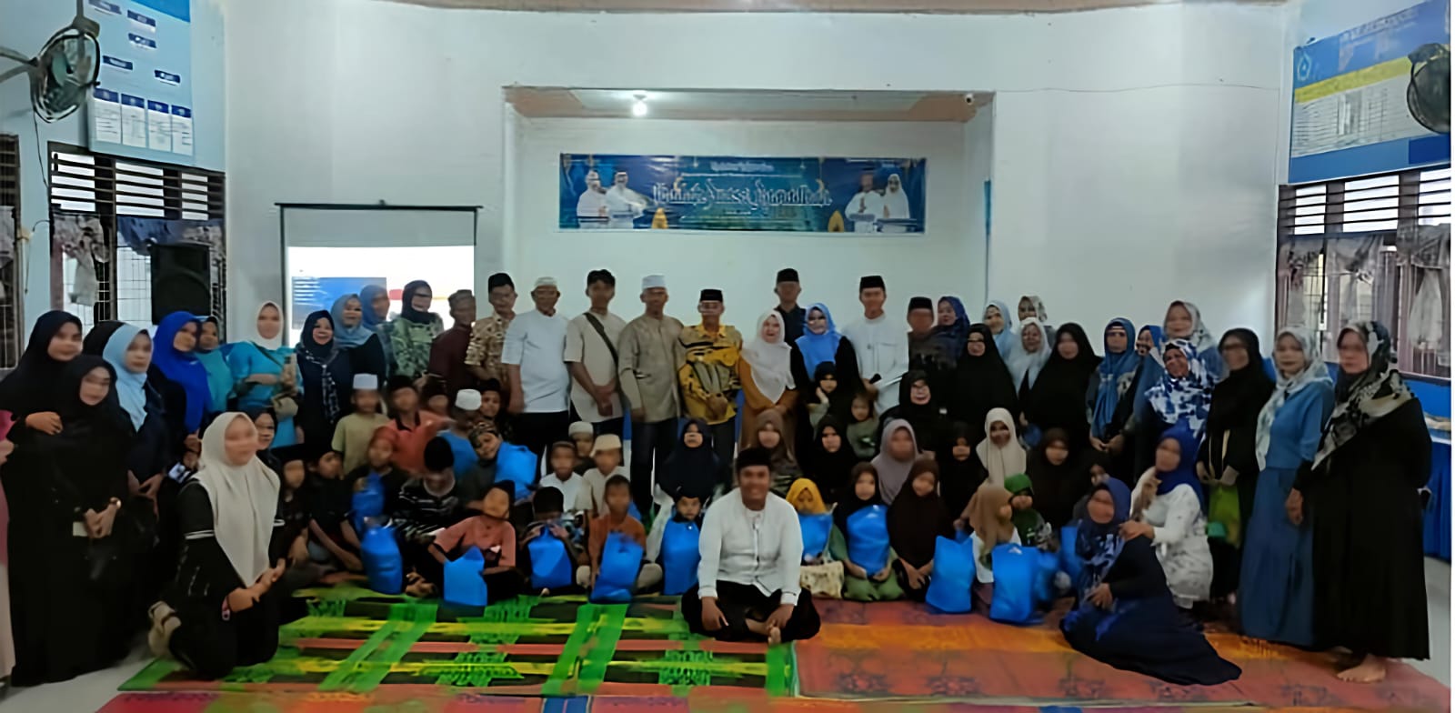 Lurah Galang Kota Beri Tali Asih Dan Makanan Berbuka Puasa Kepada 40 Anak Yatim. 3 Lurah Galang Kota Beri Tali Asih Dan Makanan Berbuka Puasa Kepada 40 Anak Yatim. - IMG 20260308 WA0009