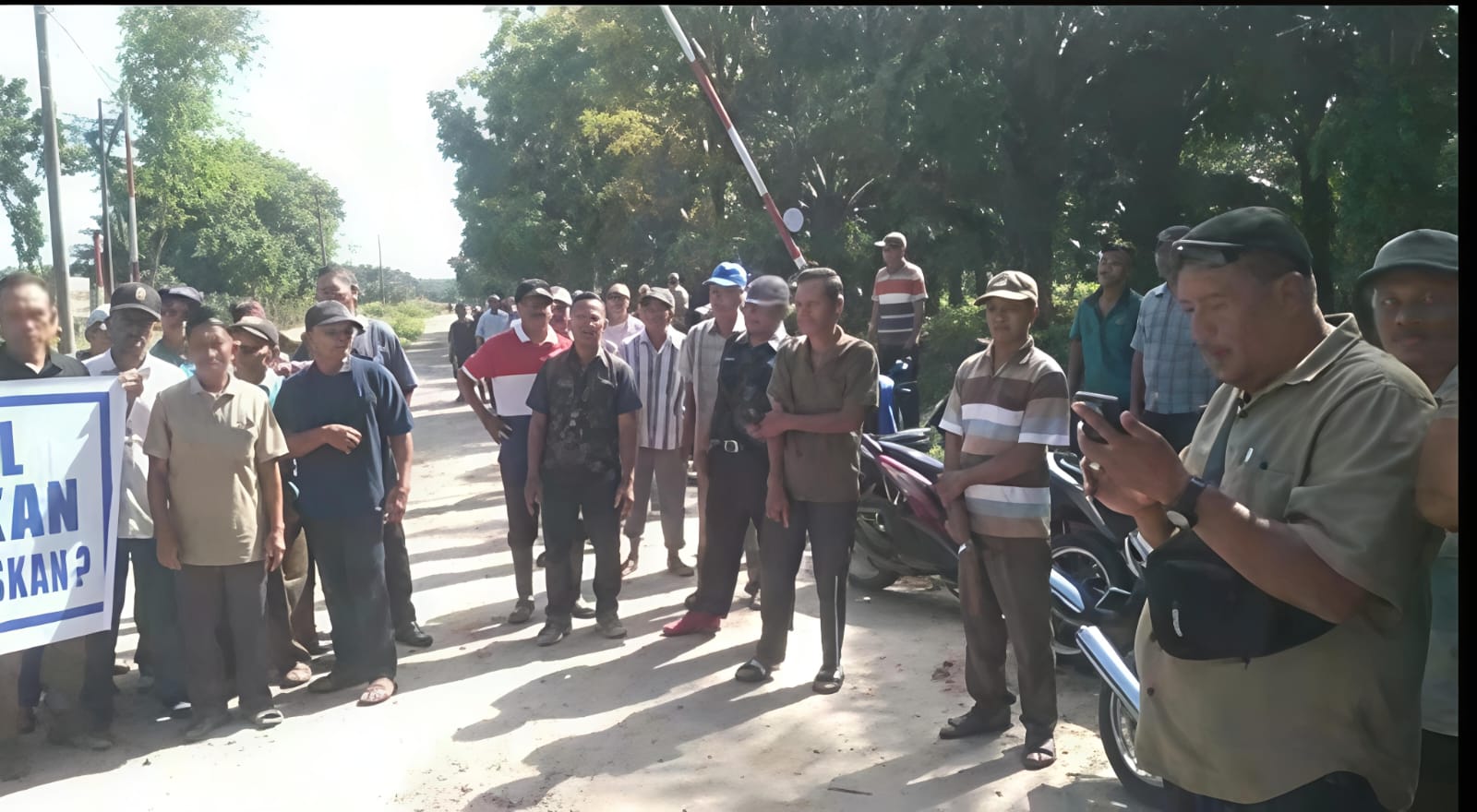 Ketum KP3N H. Zulkifli Barus Tuding Direksi Holding Dan Palmco Kambing Hitamkan Danantara, Ribuan Purnakarya PTPN Tuntut Direksi Segera Mundur, Karena Telah Sengsarakan Pensiunan Tak Bayar Uang Beras Dan THR - IMG 20260312 WA0099